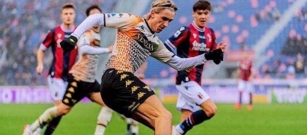 范德萨社媒吐槽：我中场休息去遛了个狗，曼彻斯特发生了什么？（范德萨社媒发声：中场去遛狗回来，曼彻斯特到底发生了啥？）