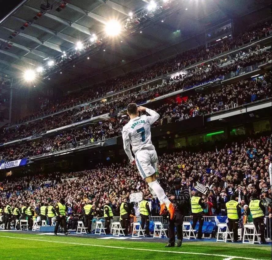 喜得千金，索博斯洛伊晒照宣布女儿出生