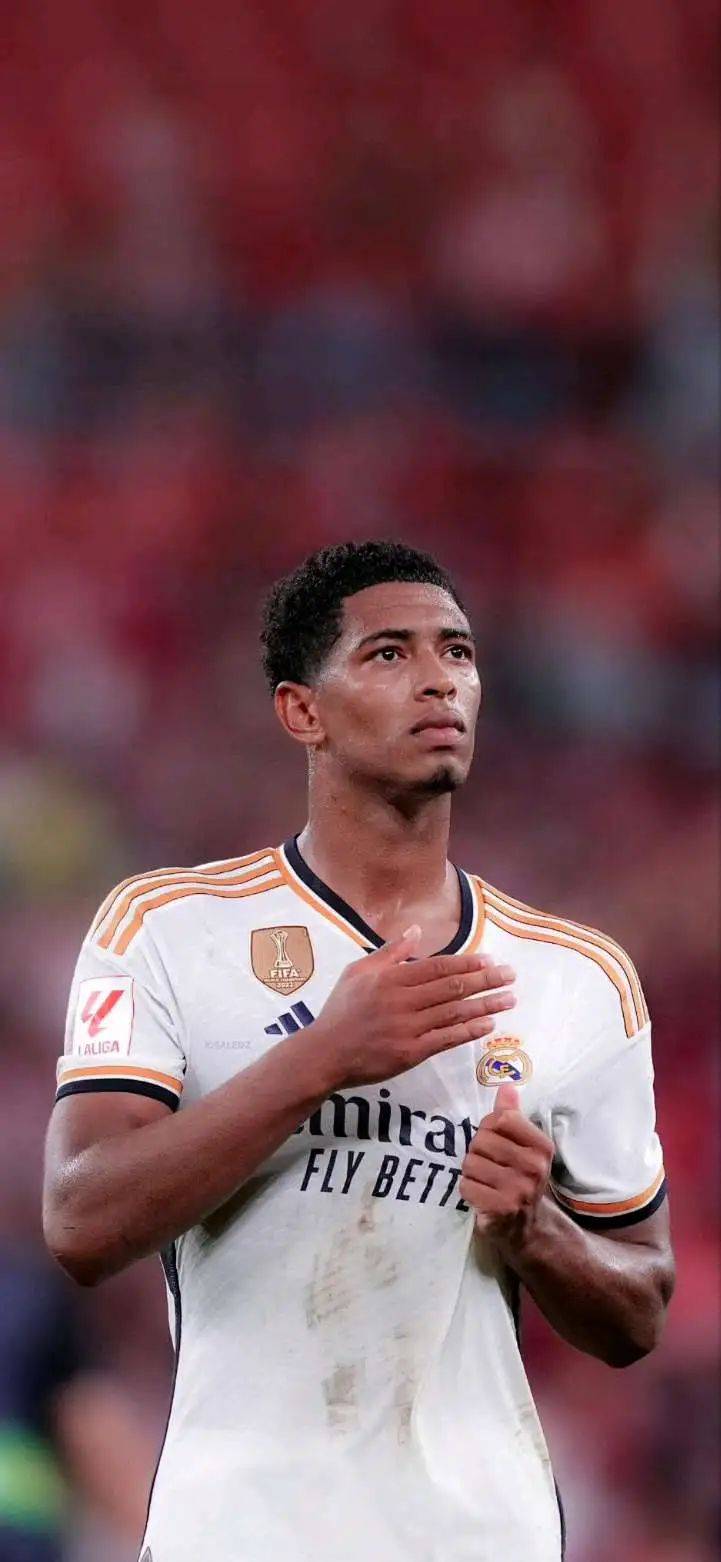 融于池畔，简于形制；瑞典高尔夫球场度假木屋设计