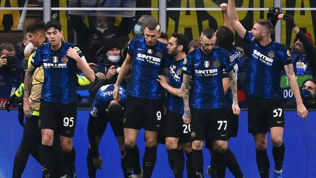 足球国足公开训练吸引千名球迷现场加油