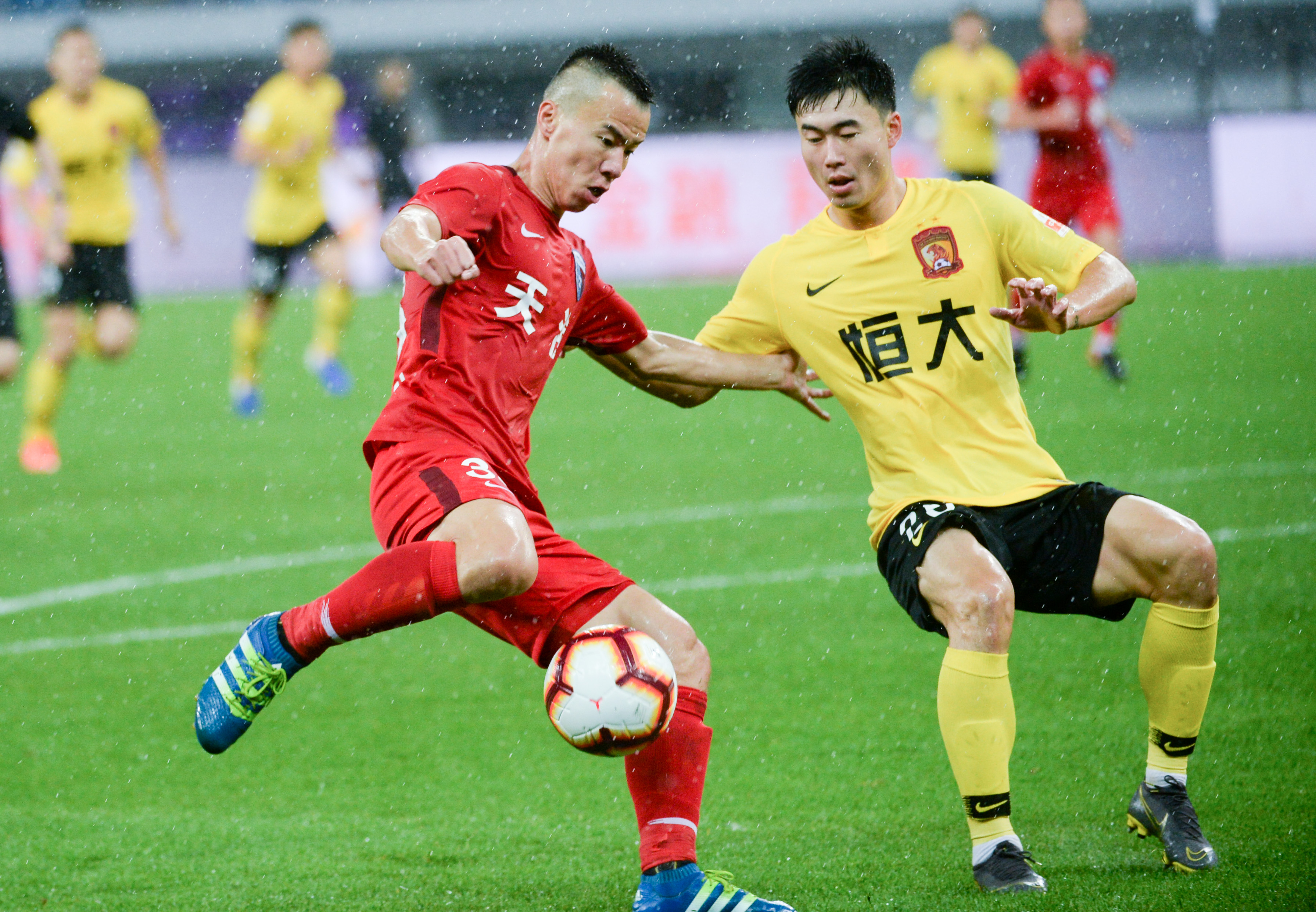 足球曝世界足坛将全面引入AI判罚系统（世界足坛或将全面引入AI判罚系统）