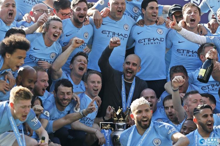 足球周刊：重返国足是刘若钒的愿望，殷切期待完成A级赛首秀（足球周刊：刘若钒盼回归国足，期待迎来A级赛首秀）