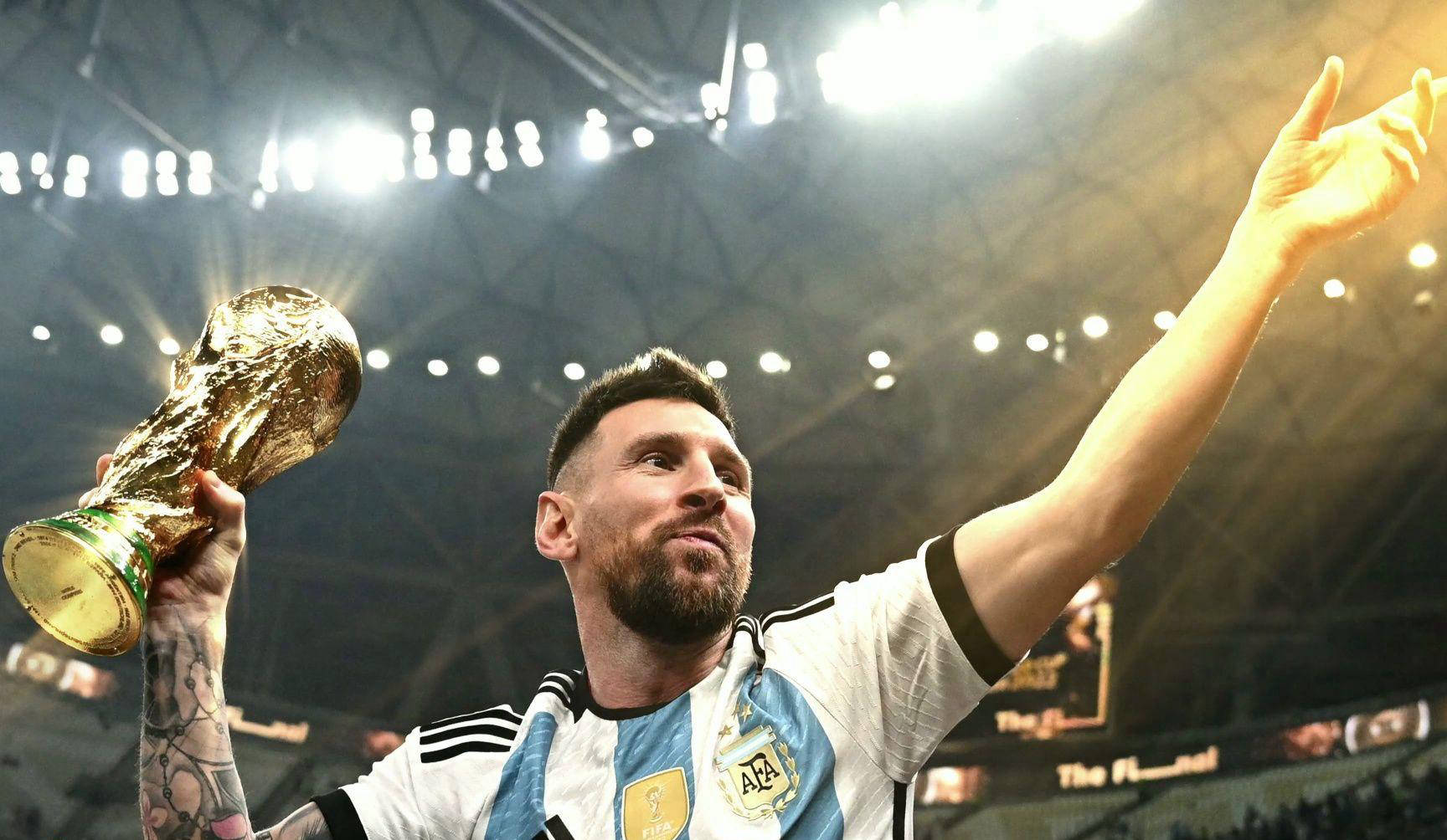 欧冠进球榜更新：莱万连续进球,