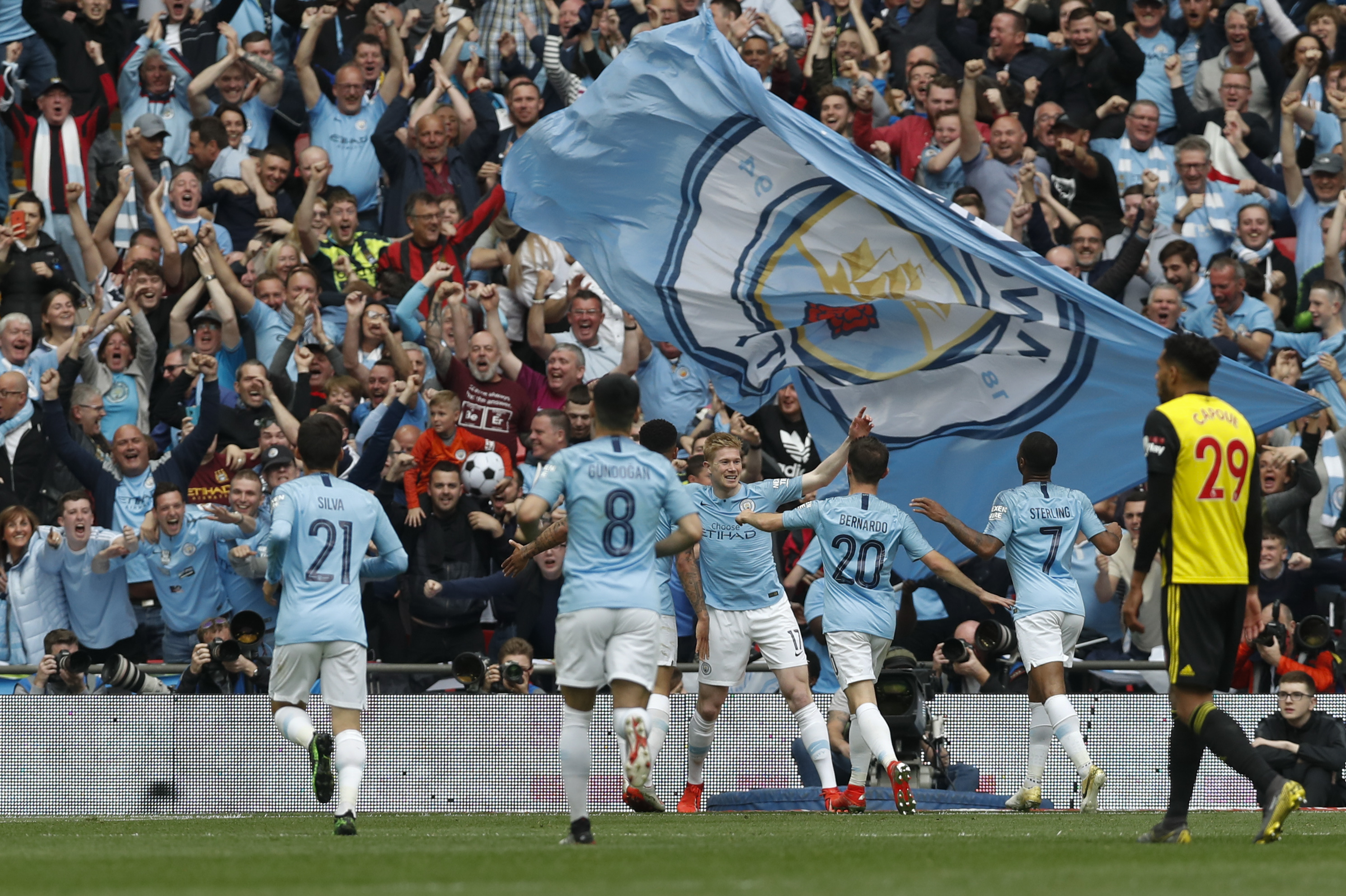 请不要在文艺演出中插播世界杯抽签