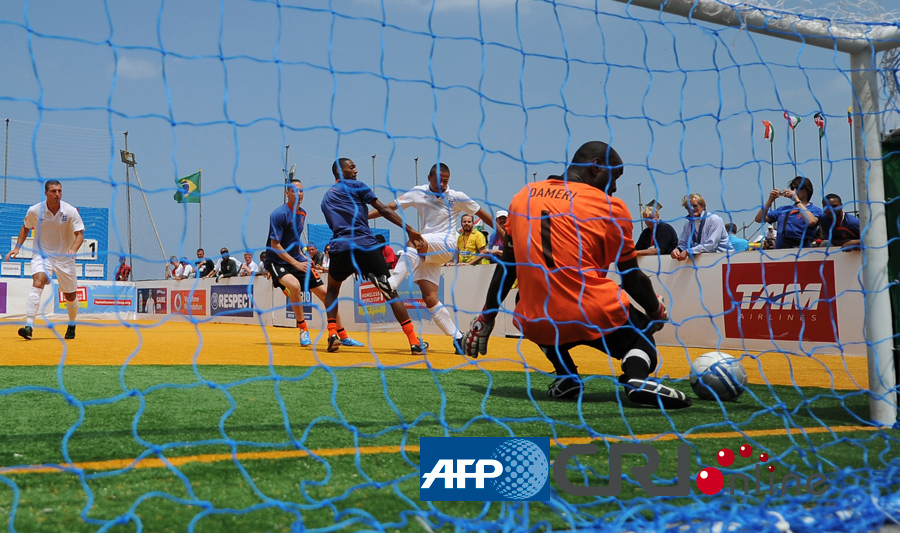 洛杉矶主帅：穆勒让温哥华队变更好，他是一名“现代10号”（洛杉矶主帅：穆勒令温哥华队更强，他是一位现代型10号位）