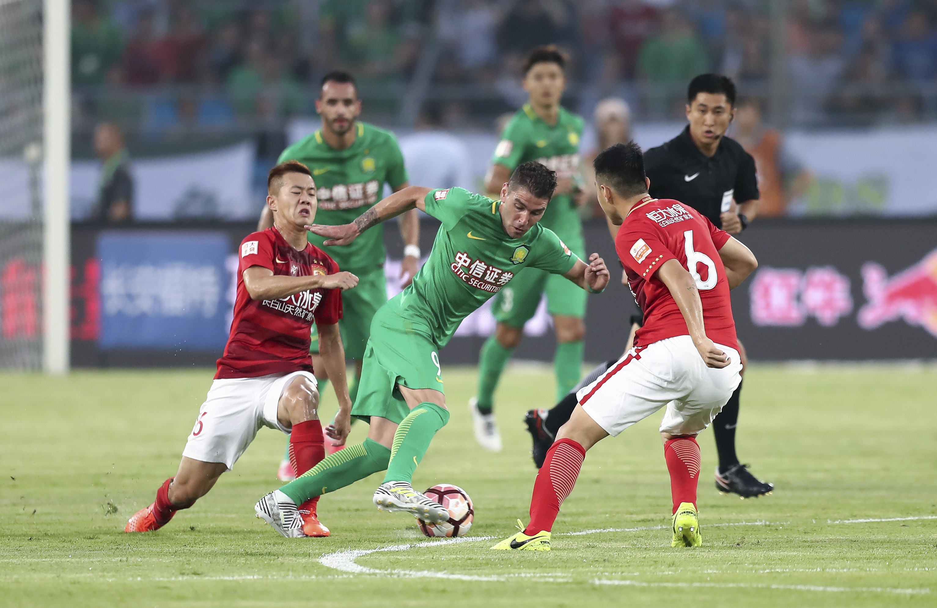 足球英超名帅不满密集赛程：太夸张（英超名帅炮轰密集赛程：实在离谱）